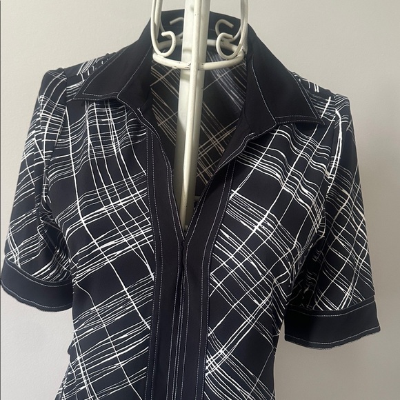 BCBGMaxAzria Black and White Patterned Top - Picture 3 of 4